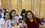 Ngắm những nữ hộ sinh xinh đẹp hiến máu trong ngày lễ tình nhân